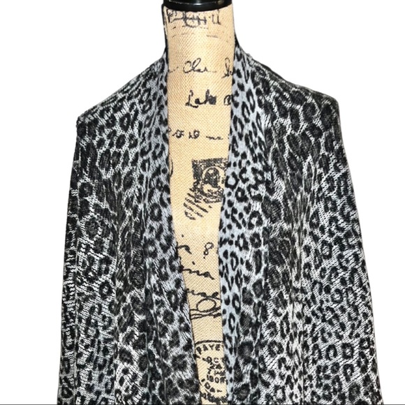 White Leopard Print Fringe Shawl/ Wrap - Picture 2 of 7